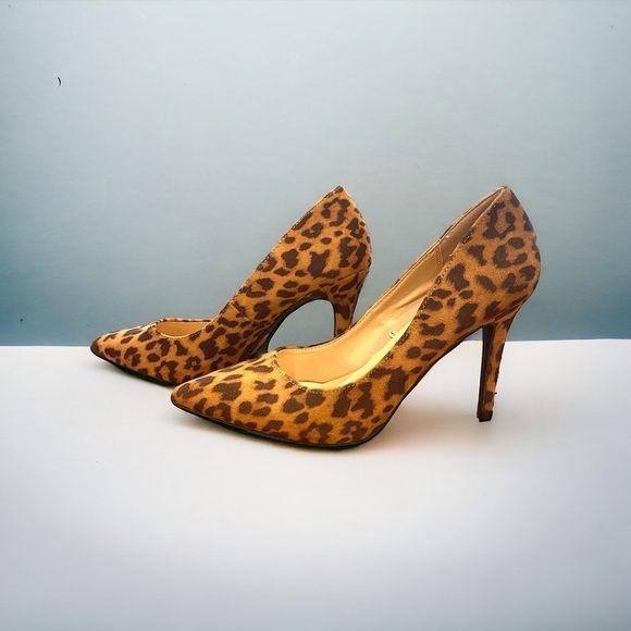 Leopard Print women’s size 8 Stiletto heels pointed toe 4 in heel Rue21 Etc - Picture 1 of 10